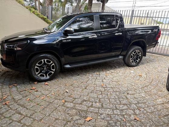 TOYOTA HILUX 2.8 D-4D TURBO DIESEL CD SRX 4X4 AUTOMÁTICO